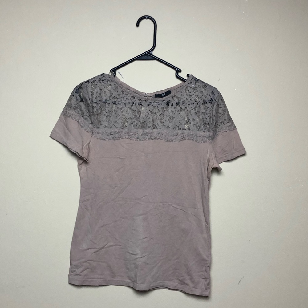Short sleeve shirt with lace detailing
